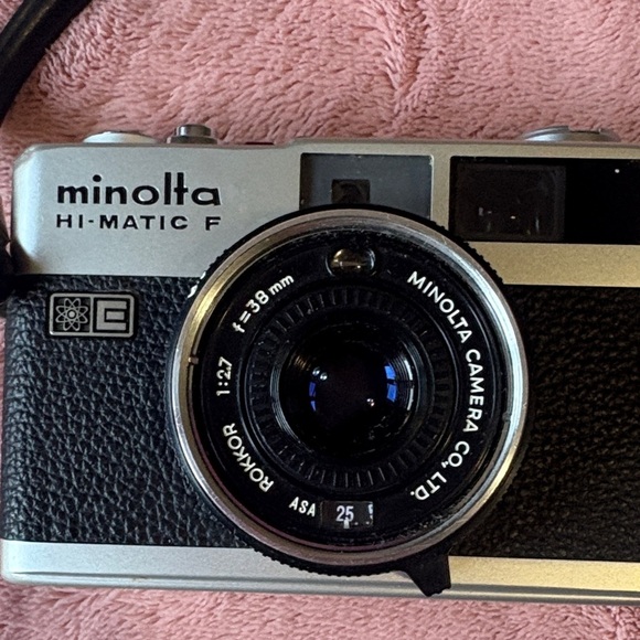 Minolta Hi-Matic F Camera - Silver and Black - Picture 2 of 6